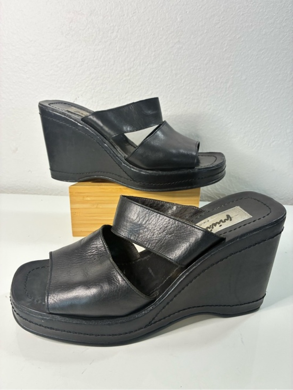 VTG Privilege Paris 40 Women’s 90s Black Leather Platform Wedge Slide Sandals